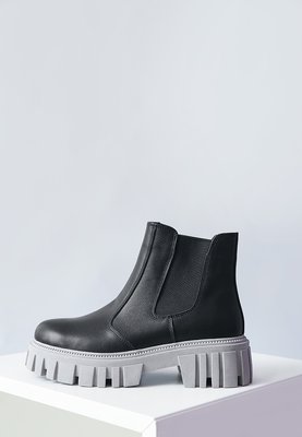 Жіночі чорні шкіряні черевики із сірою підошвою. 3881OPTION25221 фото