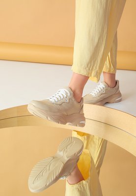 Кожаные легкие весенние женские кроссовки с перфорацией 3730OPTION21550 фото