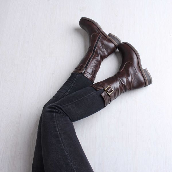 Модні коричневі чоботи на низьких підборах з пряжкою 2777OPTION20944 фото