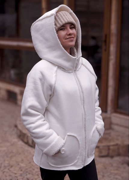 Жіноча дублянка з капюшоном біла L-XL. A20033012 фото