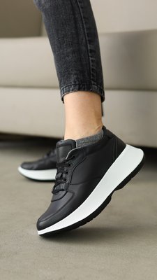 Стильные женские кожаные кроссовки черного цвета на белой подошве 3887OPTION22786 фото