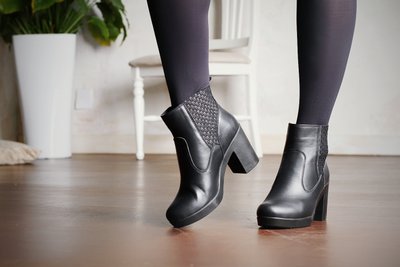 Жіночі стильні черевики на підборах 2707OPTION4630 фото